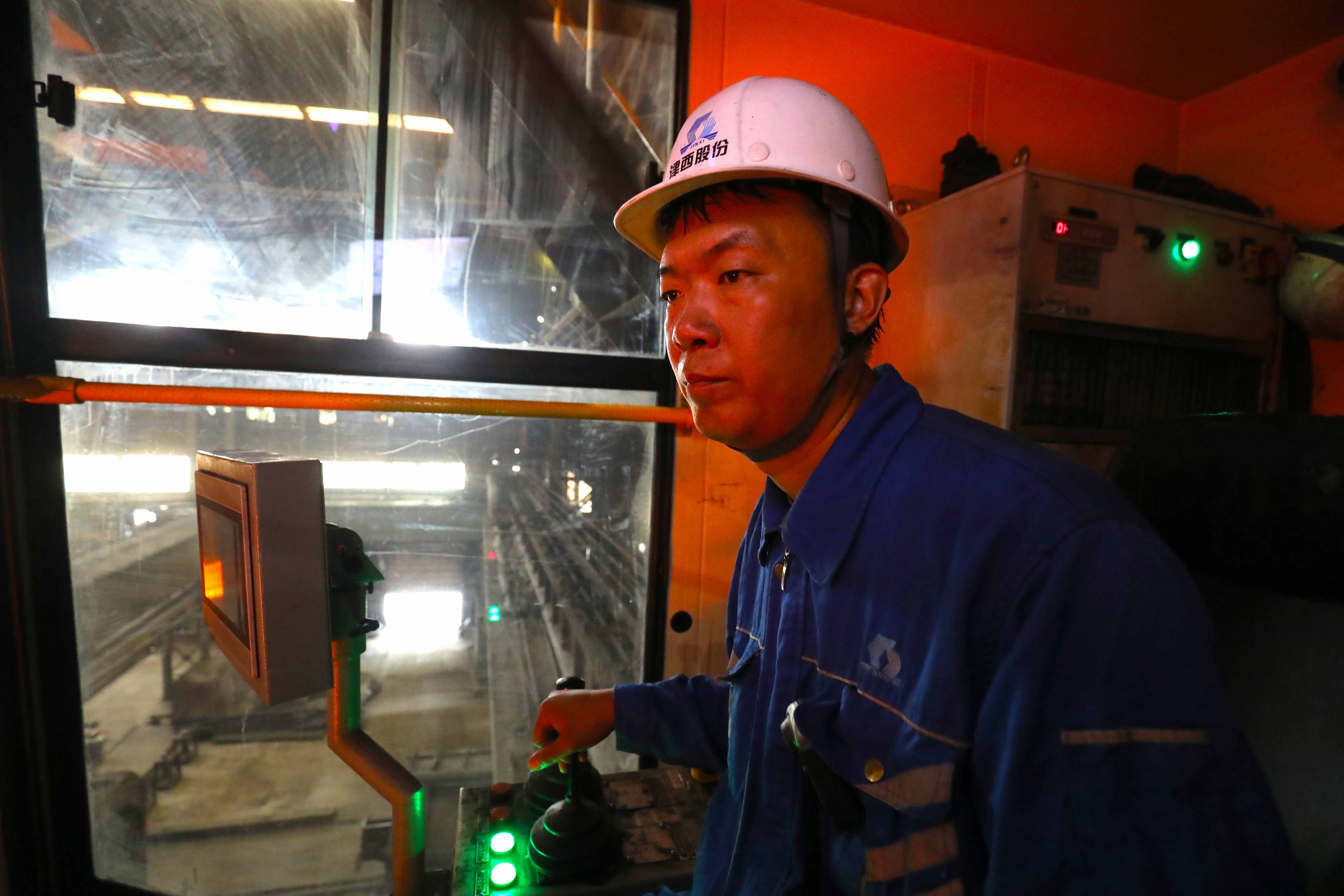 《吴瑞富:津西天车工的技术尖兵》(组照2)